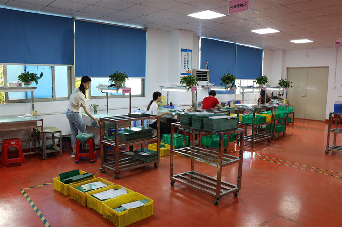 White Silkscreen Multi Layer PCB Board Printed Circuit Board Manufacturer